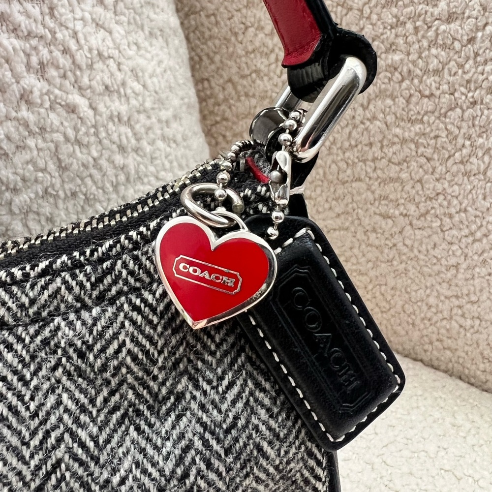 Vintage Coach Wool Herringbone Shoulder Bag Patent Leather Trim Heart Charm - Picture 2 of 8